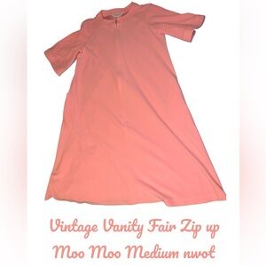 Vintage 70s Vanity Fair NWOT pink fleeced medium zip up moo moo robe pockets